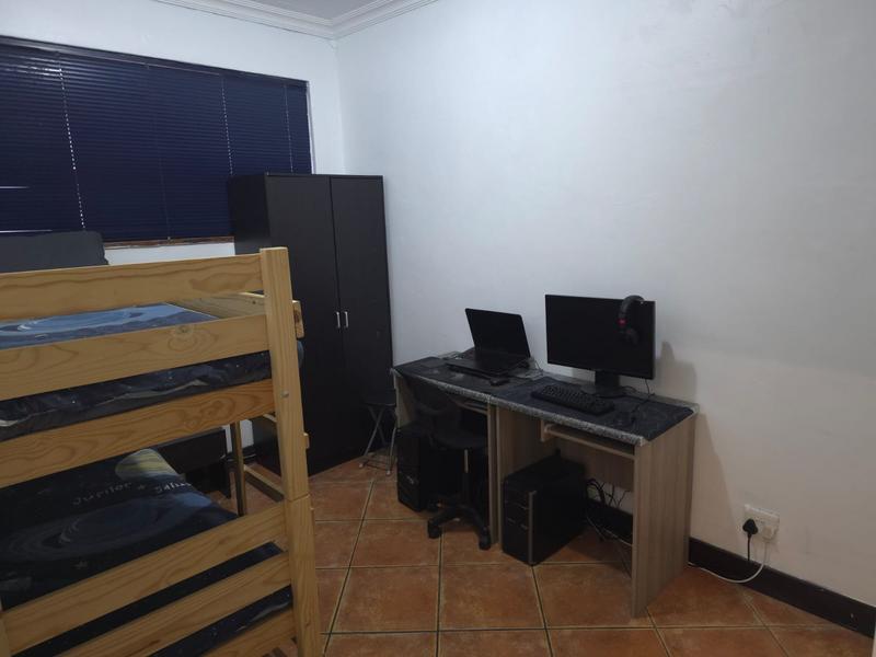 To Let 4 Bedroom Property for Rent in Churchill Estate Western Cape